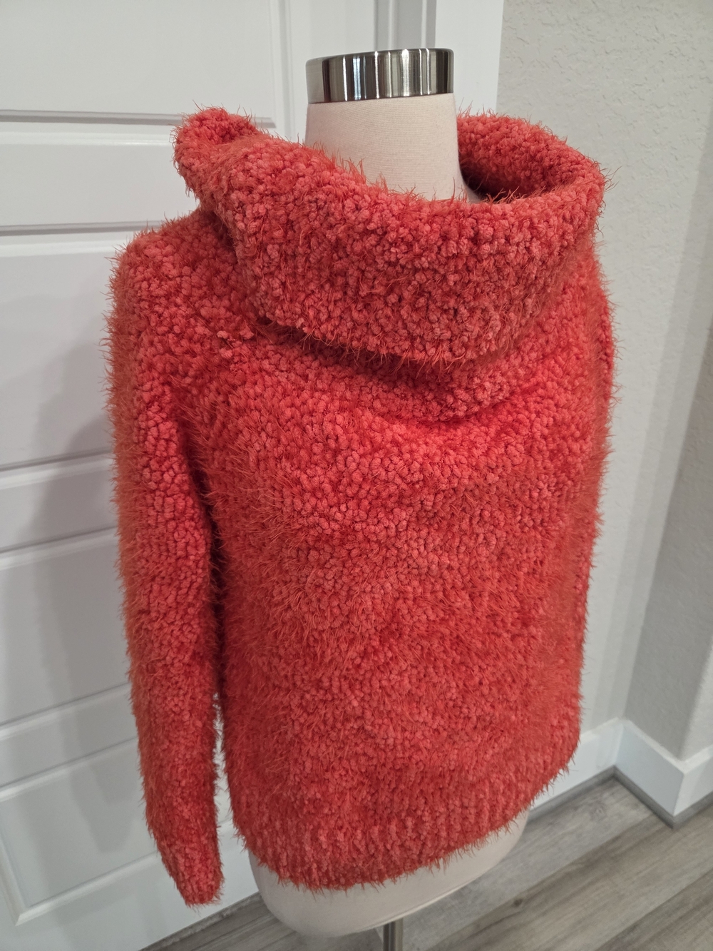 MINKPINK Coral Bouclé Turtleneck Sweater Size Small - Picture 3 of 9